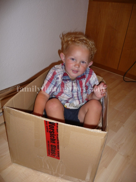 parents child in box