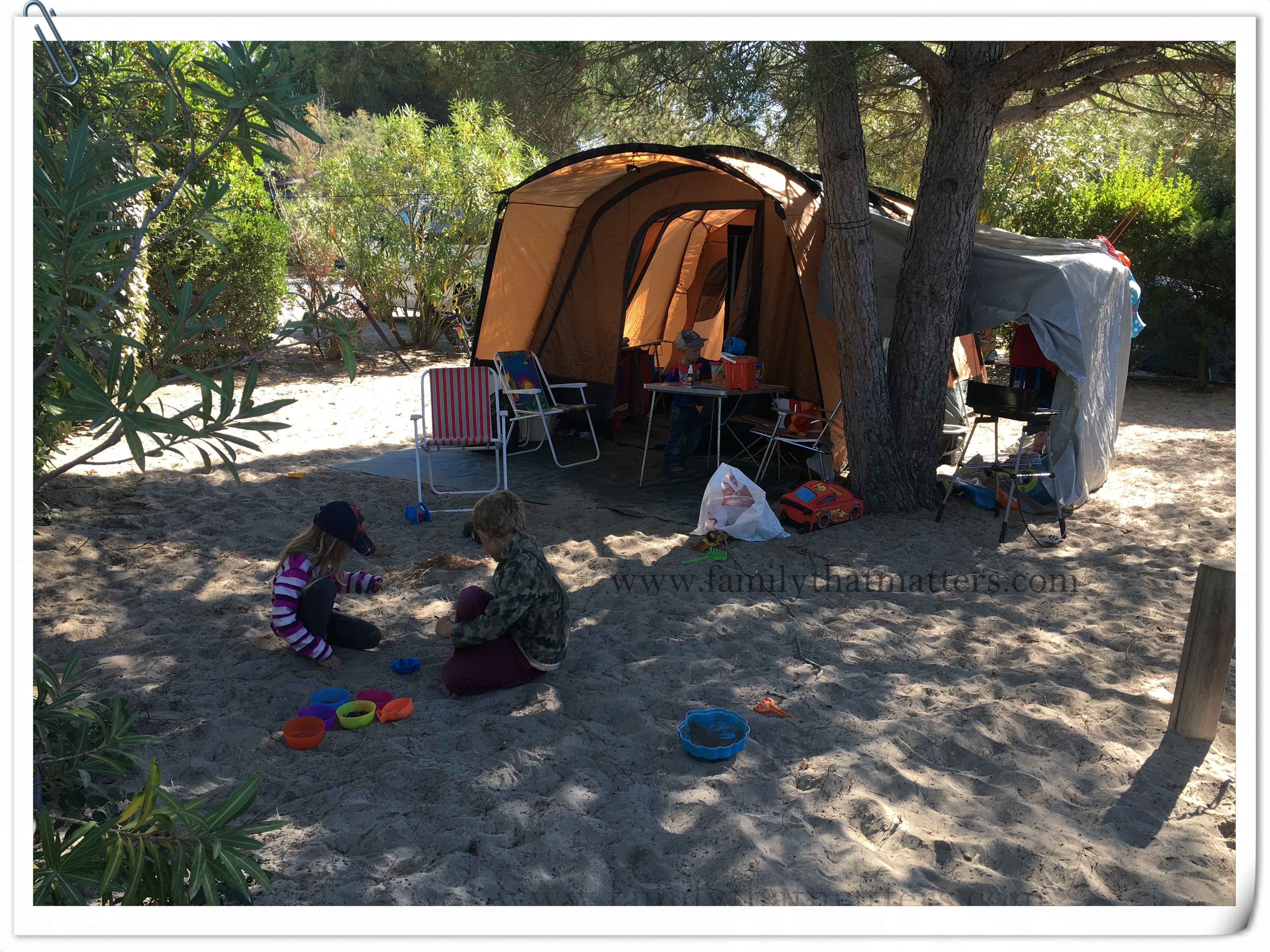 Des vacances sur un terrain de camping et comment les réalités peuvent être complètement différentes